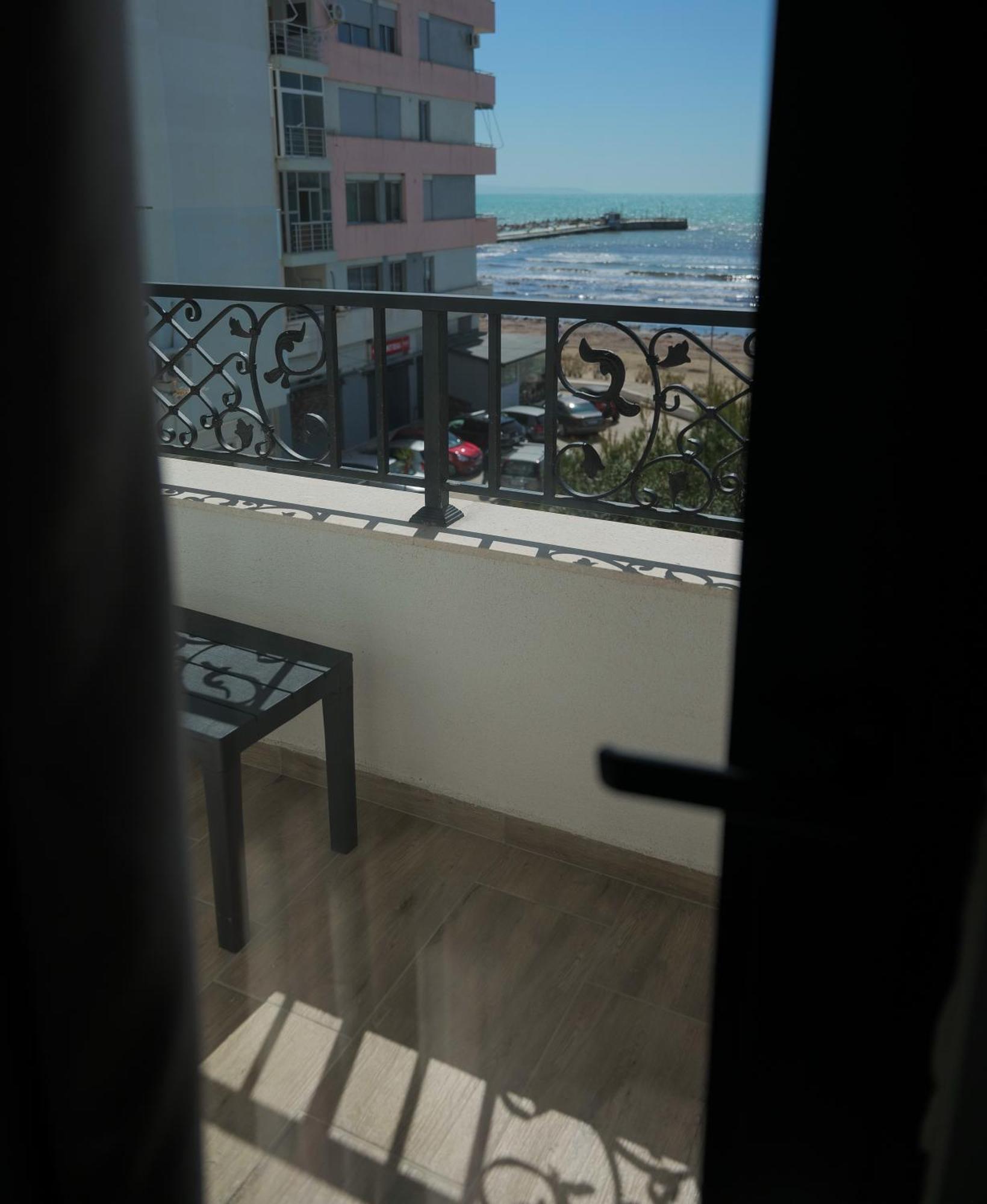 Afa Hotel Durrës Extérieur photo